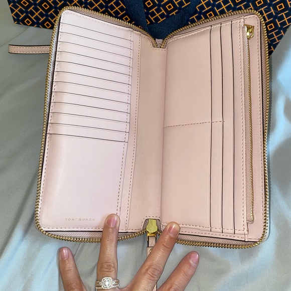 Tory Burch Large Wallet - Picture 4 of 7
